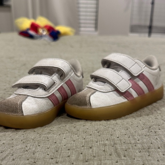 Adidas, white and pink sambas with Velcro - Picture 1 of 6